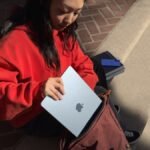 Apple-MacBook-Air-lifestyle-on-the-go-250305