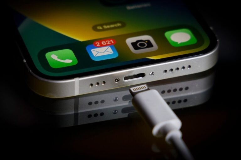 iphone-usb-lighting-charging-cable